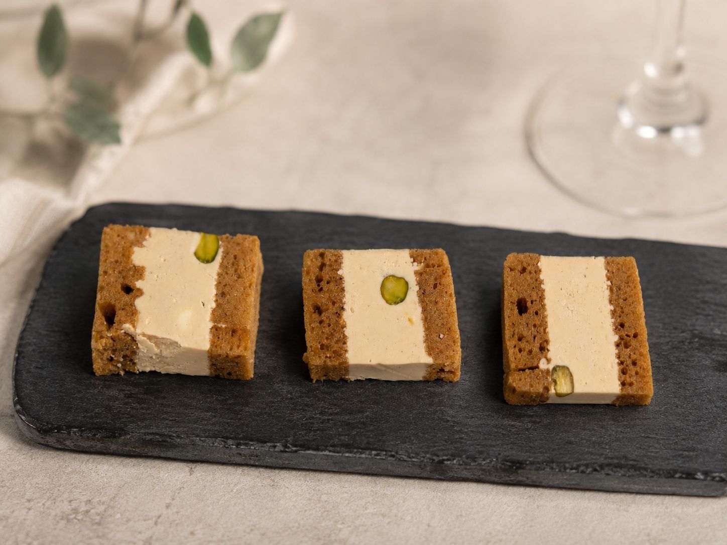 Mille feuille de foie gras pistaché (les 12 pièces)